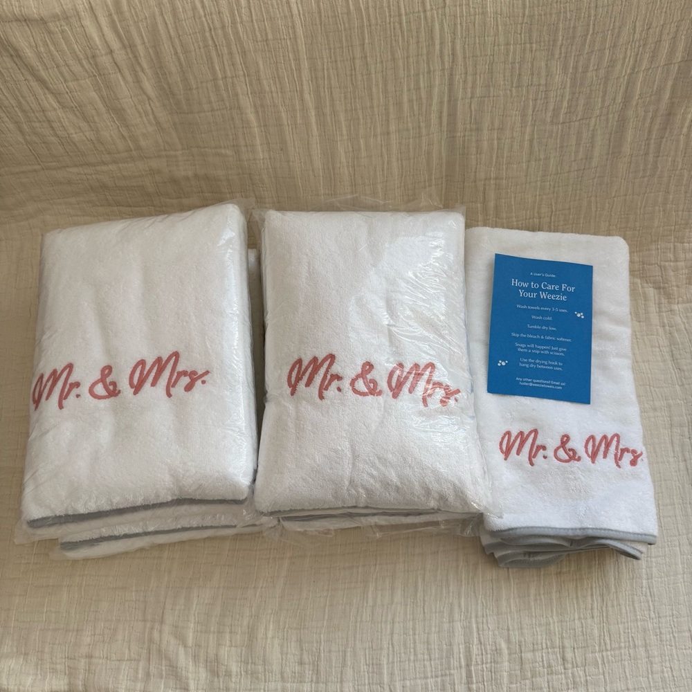 Mr. & Mrs. White Towels Set